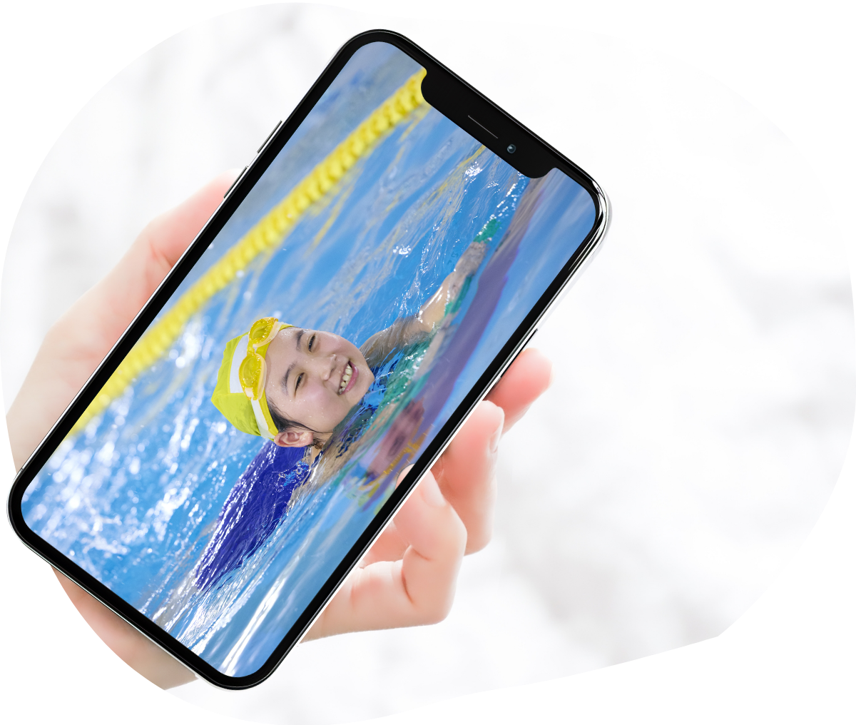 スマホでスマートスイミングレッスン風景確認 イメージ写真